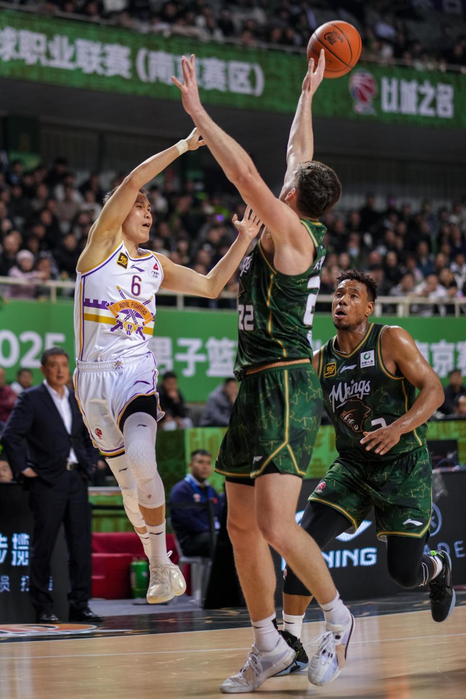 巴黎圣日耳曼迎CBA常规赛关键赛,转会期再遭质疑,管理层满意,年轻球员得到机会的简单介绍 巴黎圣日耳曼迎CBA常规赛关键赛,转会期再遭质疑,管理层满意,年轻球员得到机会的简单介绍