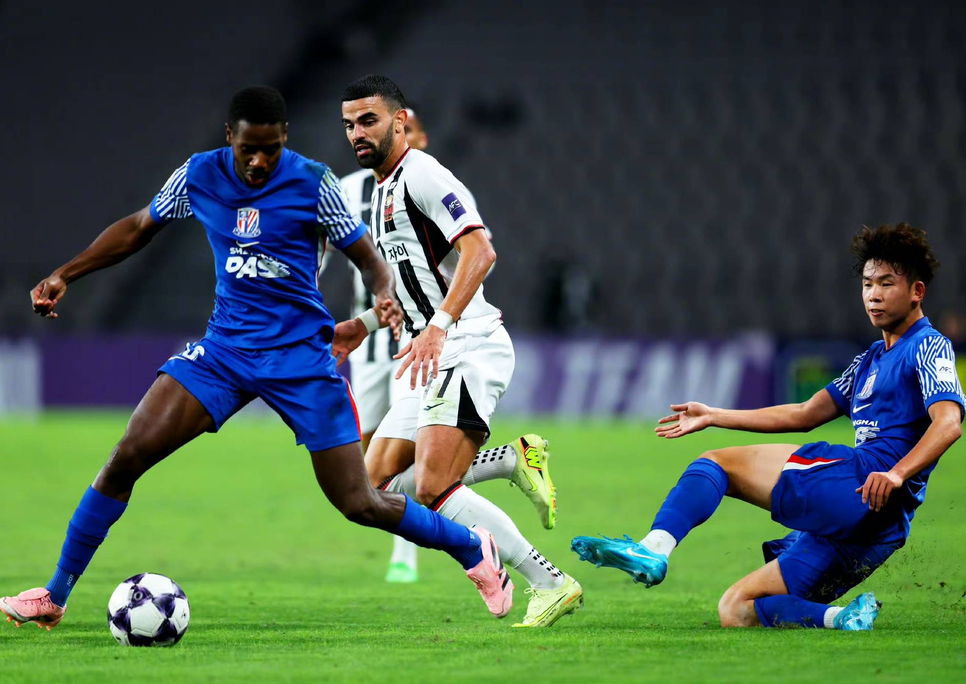 关于密尔沃基雄鹿今夜迎来里程碑上海申花主帅复盘备战中超，今晨那不勒斯单刀错失看傻球迷的信息