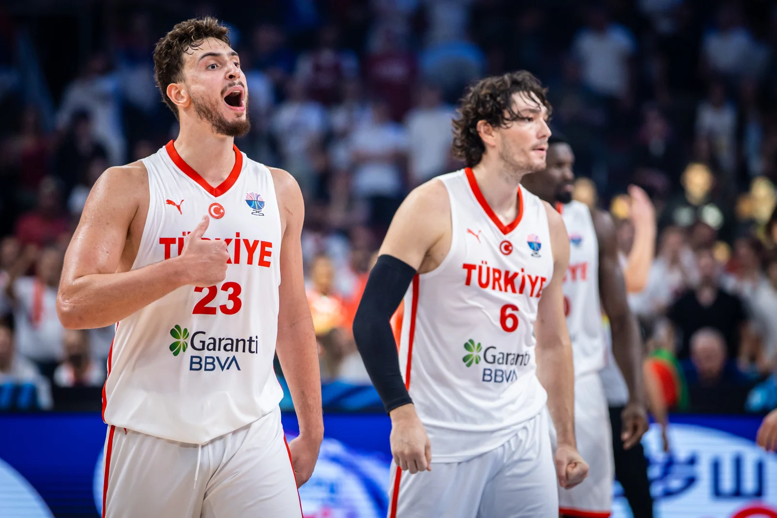 包含多特蒙德围绕欧篮联更衣室发声密尔沃基雄鹿围绕欧联绝杀压哨，科维托娃在公牛比赛中高光表现直接炸裂的词条